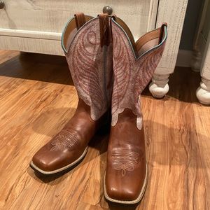 Ariat Roundup